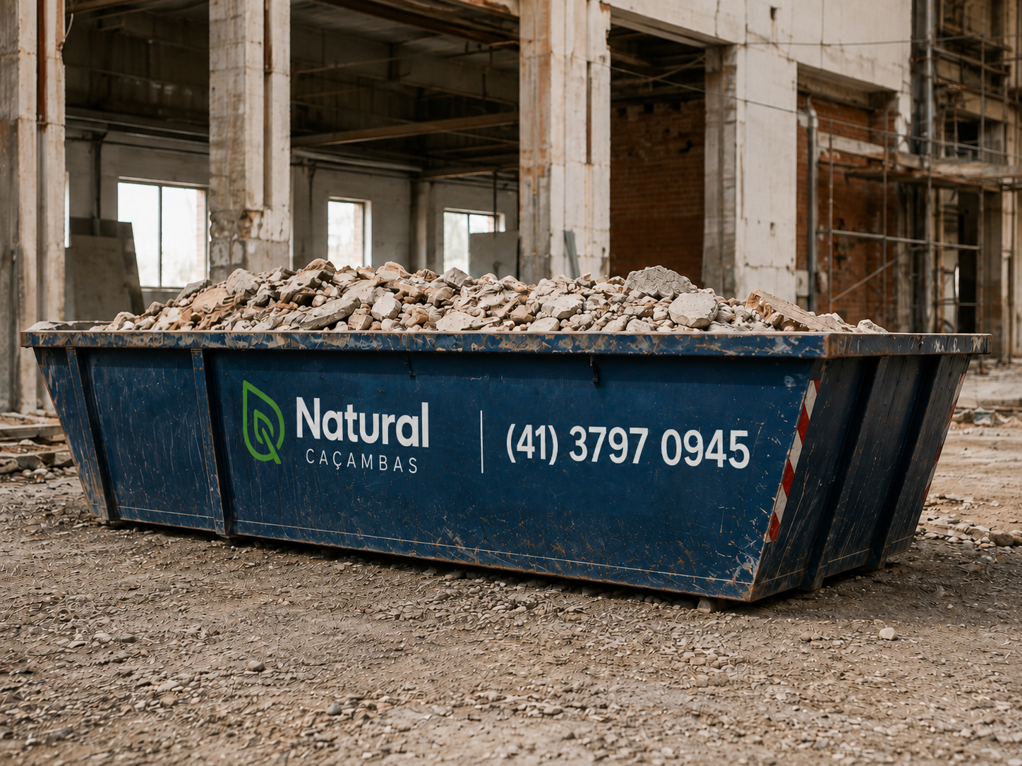 Caçamba Natural 4 m³ em ambiente de obra